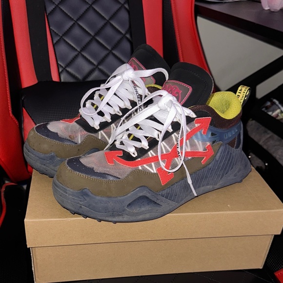 OFF-WHITE DDSY 1000 BLUE RED SNEAKER - WORN MODERATELY - WHITE LACE - SIZE 10 - Picture 1 of 6